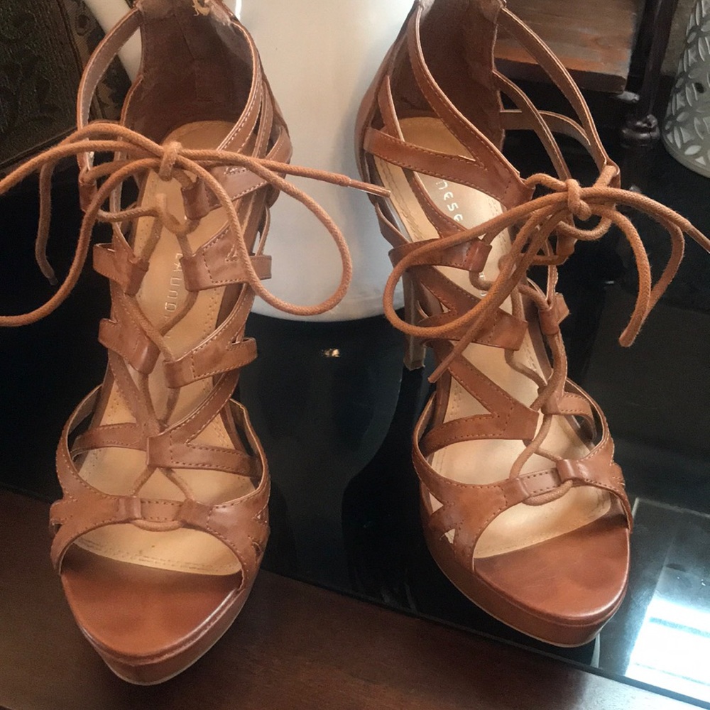Chinese laundry super cute platform heels